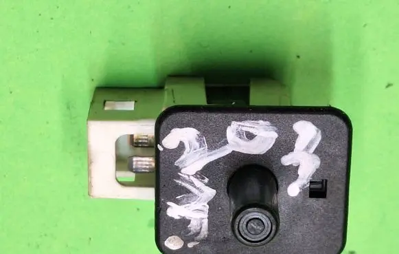 Mercedes-Benz C W203 Front door sensor coupe 2028209410 30011501