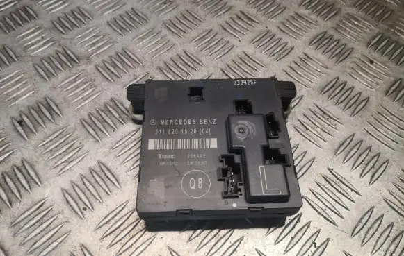 Mercedes-Benz E W211 Door control unit/module 2118201526 A2118201526