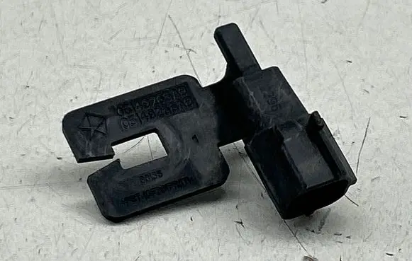 Chrysler Pacifica Outside/exterior temperature sensor 05149265AB 90136 05149266AB
