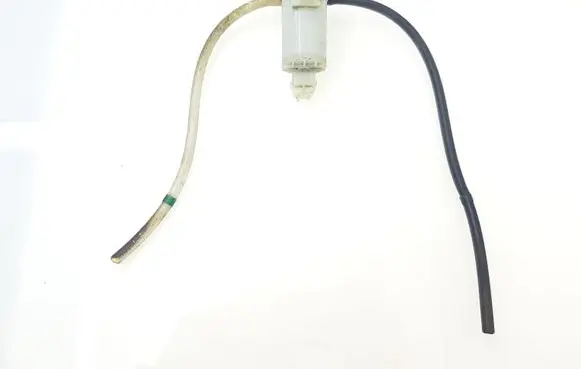 Nissan Leaf I (ZE0) Windscreen/windshield washer pump 2224650A MC212