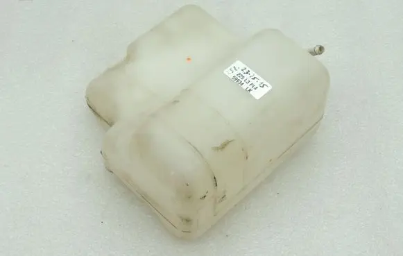 Mitsubishi Pajero Coolant expansion tank/reservoir MR404879 MR535741