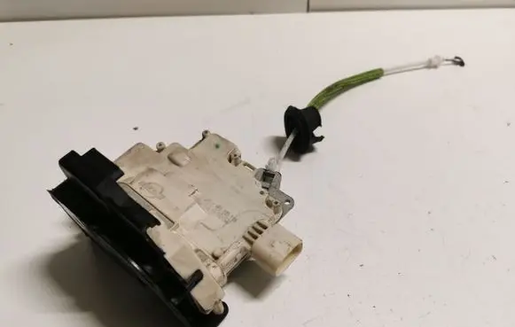 Audi A3 S3 8P Front door lock 4F0839016