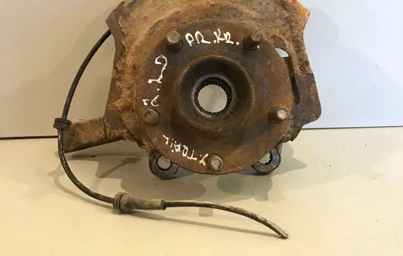 Nissan X-Trail T30 Front wheel hub spindle knuckle