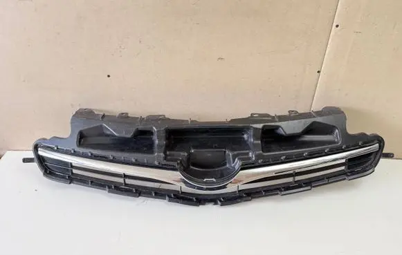 Toyota Verso-S Front bumper upper radiator grill 5311152670