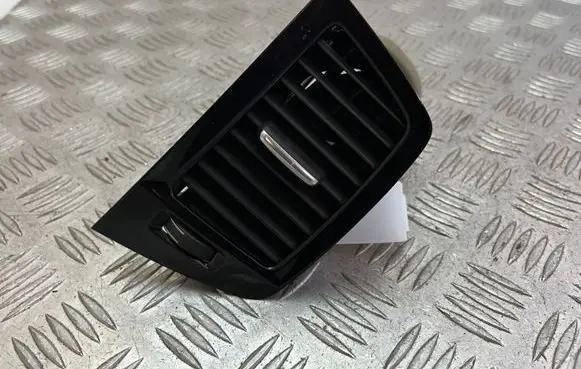 Volvo XC90 Dash center air vent grill 31651283