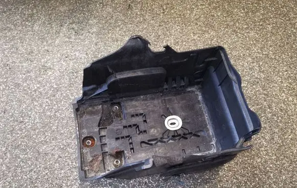Battery box tray