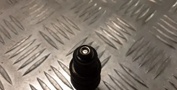 Volkswagen Golf IV Fuel injector 037906031AA