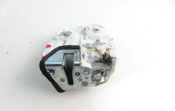 Suzuki Swift I Rear door lock