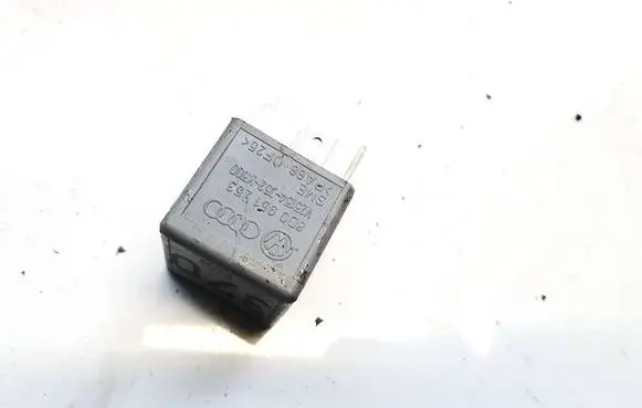Volkswagen PASSAT B5.5 Other relay 8D0951253A 370