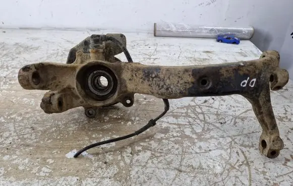 Volkswagen PASSAT B5 Front wheel hub