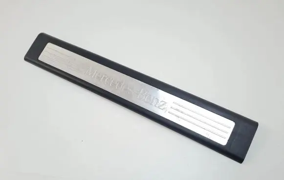 Mercedes-Benz GL X164 Front sill trim cover A1646803335