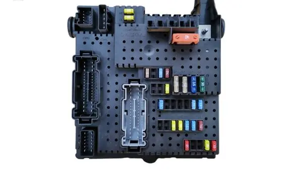 Volvo XC90 Fuse module 30728512 06W342 28017881