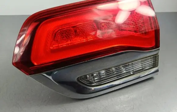 Jeep Grand Cherokee Tailgate rear/tail lights P68110046AD