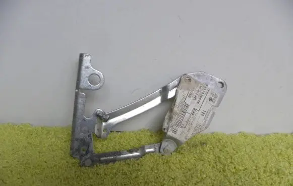 Volkswagen Golf Plus Engine bonnet/hood hinges 5m0823302