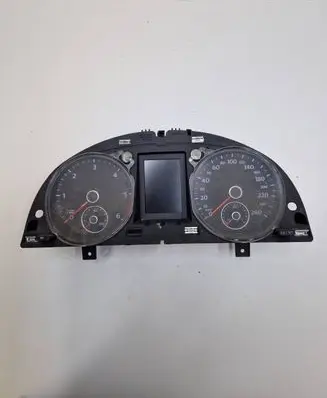 Volkswagen PASSAT B7 Speedometer (instrument cluster) 3AA920870A