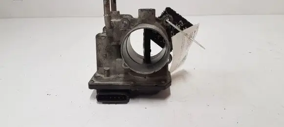 Toyota Avensis T270 Throttle valve 261000R020