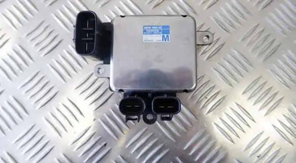 Lexus GS 300 350 430 450H Fan control module 8925730070 4993003300