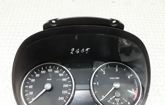 BMW 1 E81 E87 Speedometer (instrument cluster) 102495275