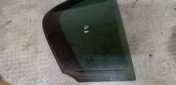 Volkswagen PASSAT B7 Rear vent window glass
