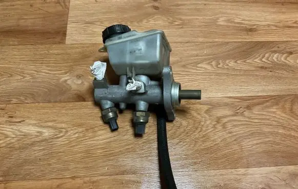 Volvo V70 Master brake cylinder 8646006