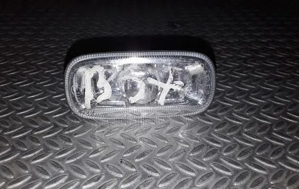 Front fender indicator light