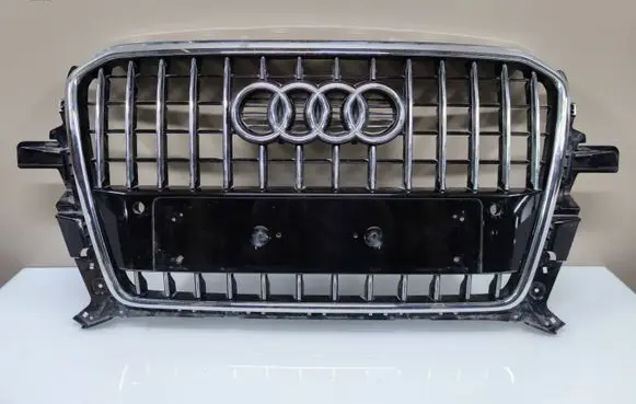 Audi Q5 SQ5 Front bumper upper radiator grill 8R0853651R