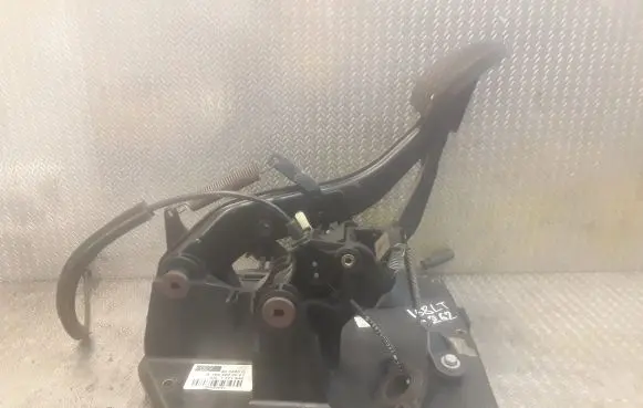 Mercedes-Benz A W168 Brake pedal 1682904001