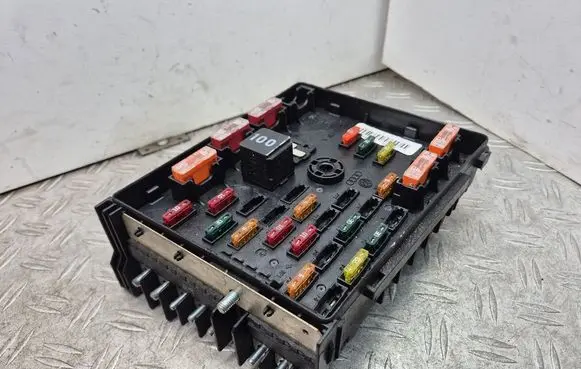 Volkswagen PASSAT B7 Fuse module 3C0937629C 3C0937125A