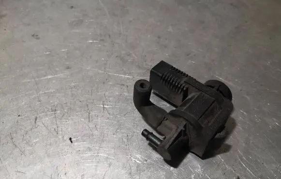 Volkswagen PASSAT B5.5 Vacuum valve 1J0906283B