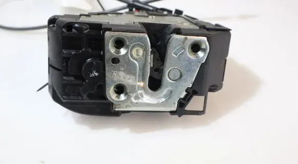 Nissan Note (E11) Front door lock