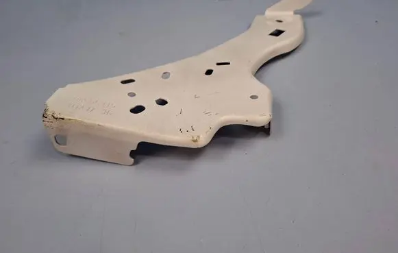 Peugeot 5008 II Fender mounting bracket 9850531580