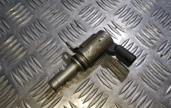 Volkswagen Golf V Camshaft vanos timing valve 03C906455A