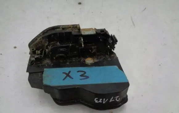BMW X5 E70 Front door lock 7276661