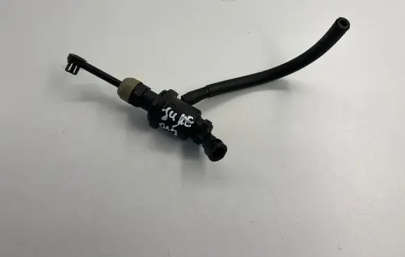 Nissan Juke I F15 Clutch master cylinder 306101u60a