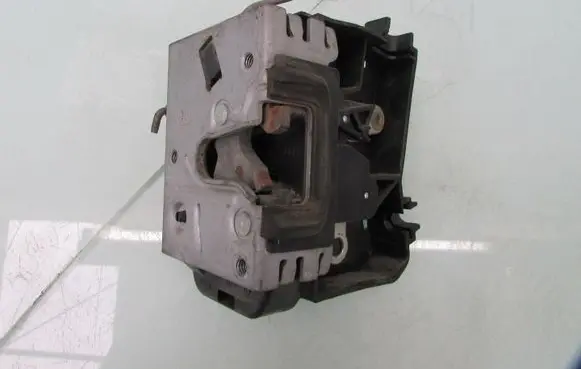 Opel Corsa C Front door lock 24434882