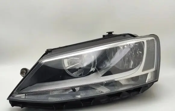 Volkswagen Jetta VI Headlight/headlamp 17502201