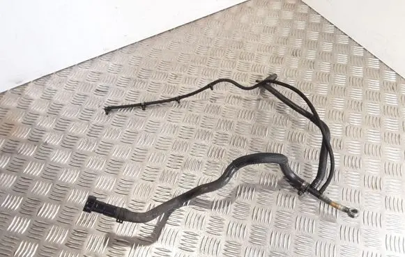 BMW 1 E81 E87 Fuel injector supply line/pipe 