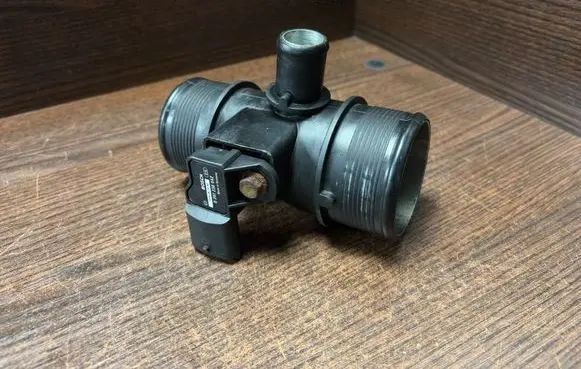 Iveco Daily 3rd gen Mass air flow meter 504208305 504208311