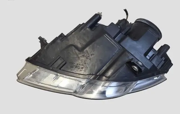 Volkswagen PASSAT B6 Headlight/headlamp