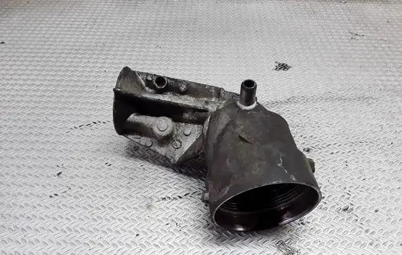 Oil filter mounting bracket