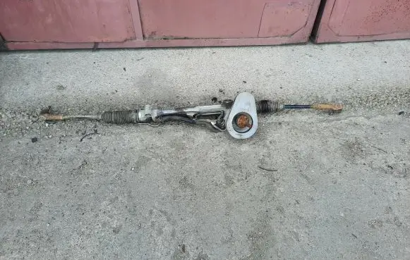 Ford Mondeo Mk III Steering rack 1S7C3200EE
