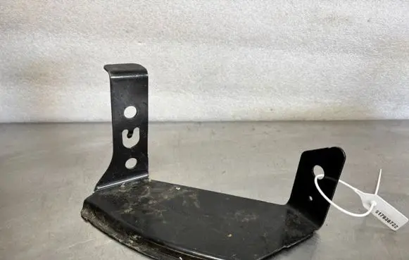 Renault Master III Fender mounting bracket 764216334R