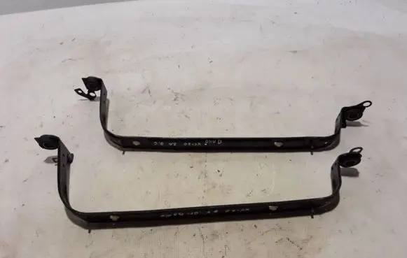 Fuel tank mounting bracket