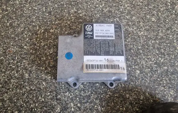 Volkswagen PASSAT B6 Airbag control unit/module