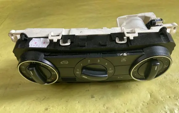 Mercedes-Benz B W245 Climate control unit A1699000900