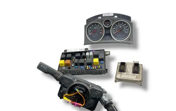 Opel Zafira B Engine ECU kit and lock set 12992406 13267560 93183451