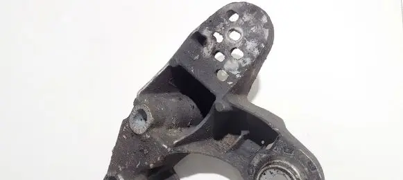 Audi A4 S4 B5 8D Engine mounting bracket 8d0199351h