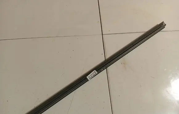 Chrysler Sebring (JS) Front door glass trim molding 