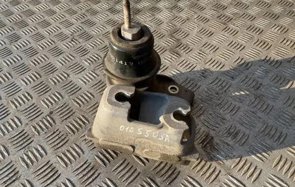 Subaru Outback Engine mount bracket