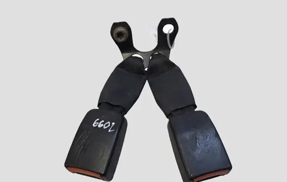 Ford Fusion Middle seatbelt buckle (rear)